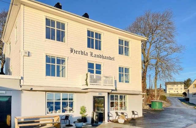 4 Bedroom Awesome Apartment In Herdla