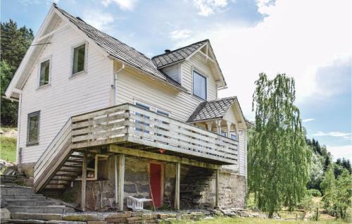 4 Bedroom Beautiful Home In Steinstø