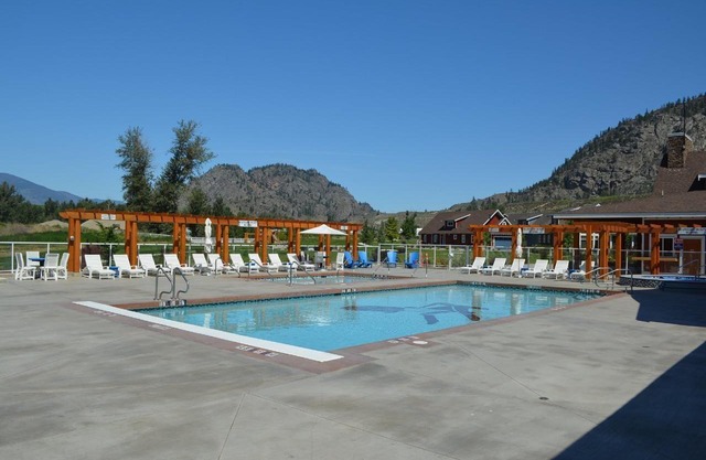 4 Bedroom Cottage on Osoyoos Lake - Private Beach and Clubhouse