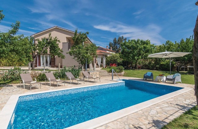 4 bedroom cozy home in Cere