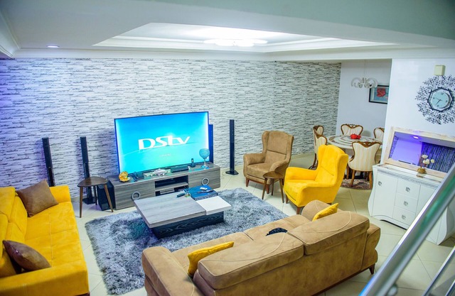 4 Bedroom Duplex, 24Hrs Electricity & Security, Unlimited WIFI/Pool/Garden & Gym