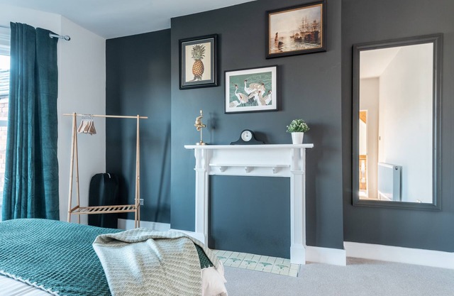4 bedroom home w/free parking - Tŷ Hapus Newport