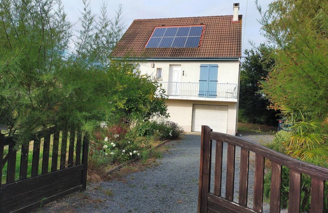 4-bedroom house in village 15 km from landing beaches