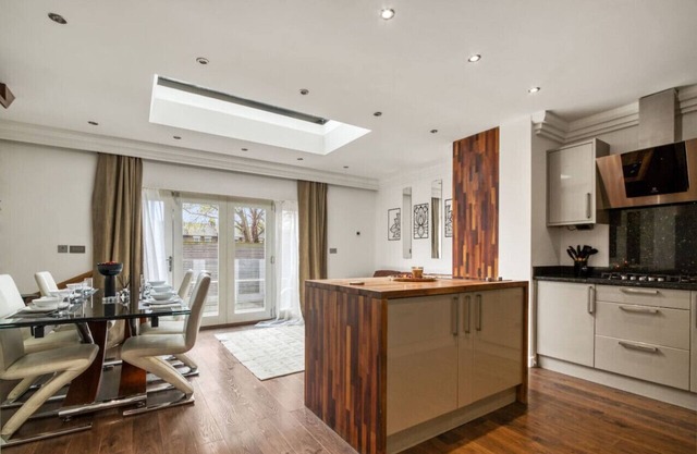 4 Bedroom House in Chiswick