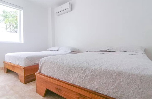 4-bedroom House in Manta with WiFi, AC. Security 24/7