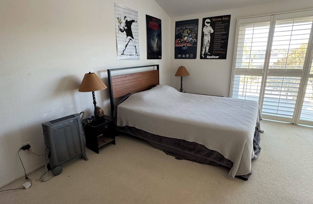 4-bedroom house W/Ocean Views in Solana Beach with AC, WiFi. Relax and unwind.