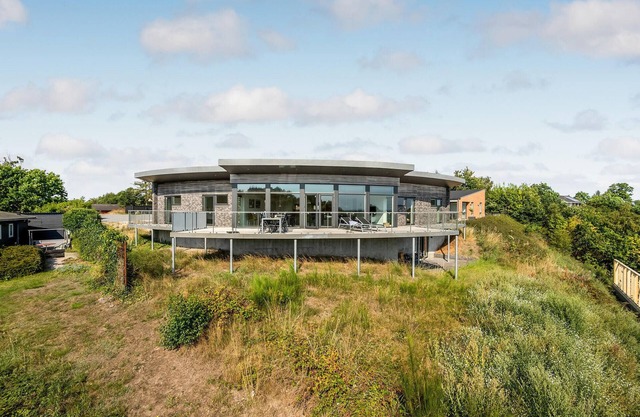 4 bedroom nice home in Ebeltoft