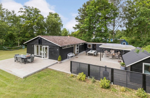 4 bedroom nice home in Glesborg
