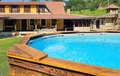 4 Bedroom Nice Home In Radovanci