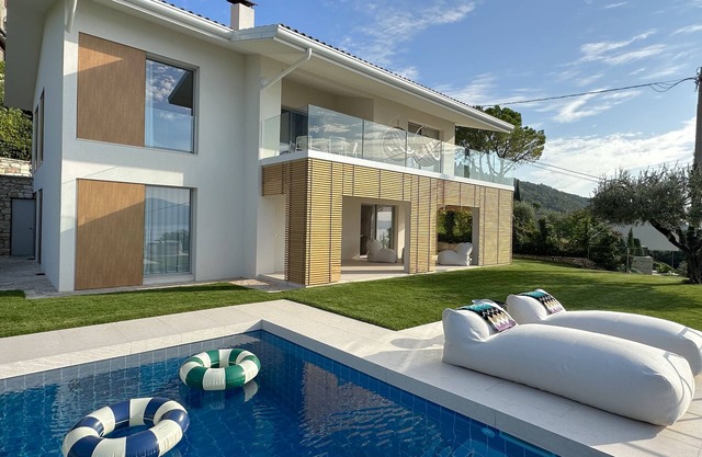 4 Bedroom Villa in Torri del Benaco