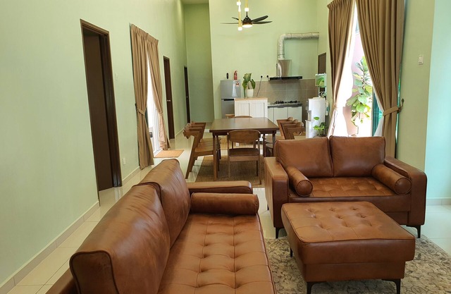 4 BR Hotel-Like Home w/Ice Maker + Steam Iron
