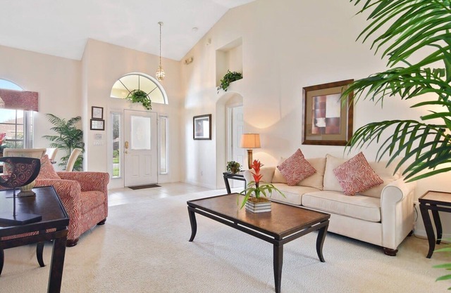 4 BR house, South facing pool, spa, game room