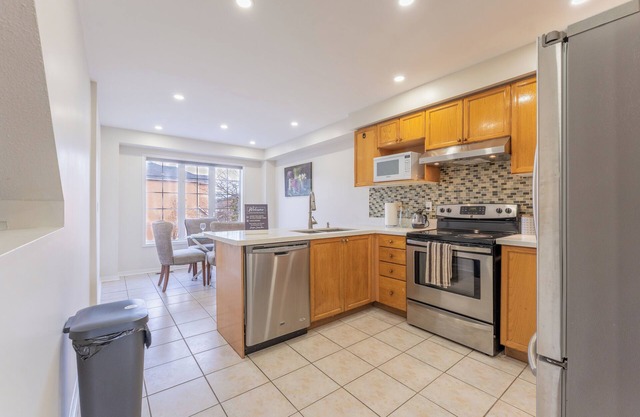 4 BR Relaxing Family Retreat in Charming Brampton