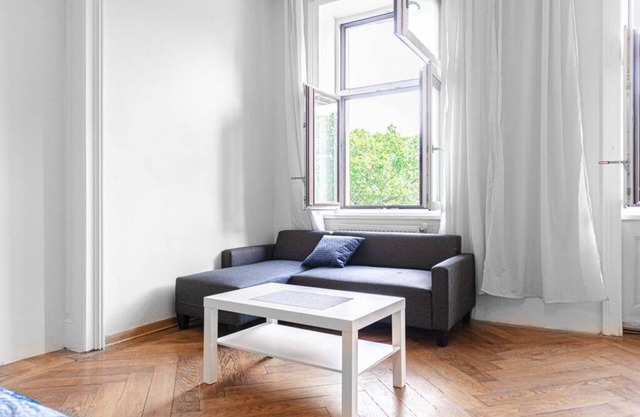 4 Great Apartments AKH - Ideal for Groups of 19