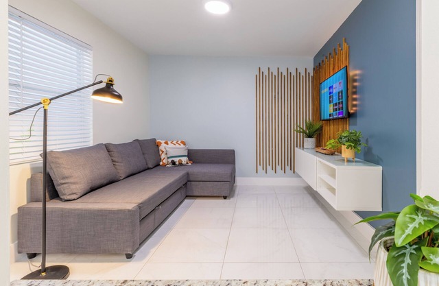 4 Guest, 5 minutes from all the attractions in Miami,Airport, Downtown, Wynwood