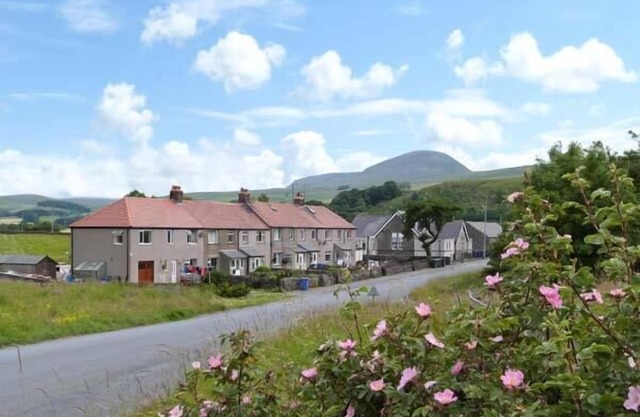 4 HELWITH BRIDGE COTTAGES, pet friendly in Helwith Bridge