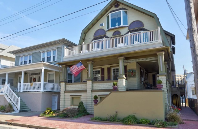 4 Houses From the Beach!