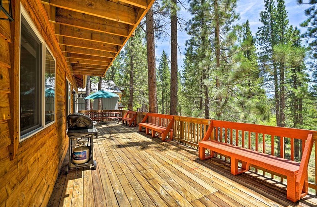 4 Mi to Heavenly: Home w/Deck in South Lake Tahoe