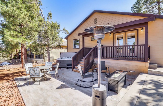 4 Mi to Lake: Show Low Home w/Hot Tub