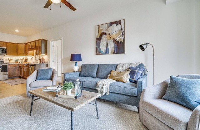 4 Mi to National Sports Center: Apt in Blaine