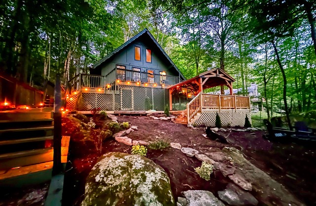 4 min Beech Mtn. Gem: Cabin Retreat near Slopes & Trails nPet friendly