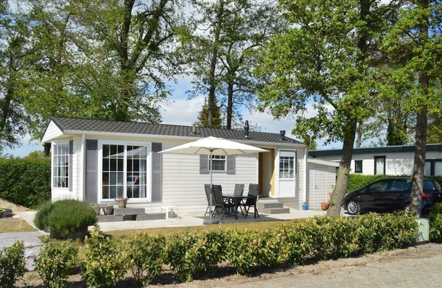 4-person mobile home on Lake Veluwe on a 5 * campsite in Elburg