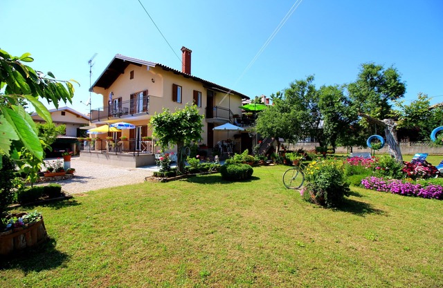4 persons, quiet area, garden, private parking
