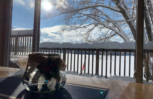 4 Season Cottage on pristine Whitestone lake!