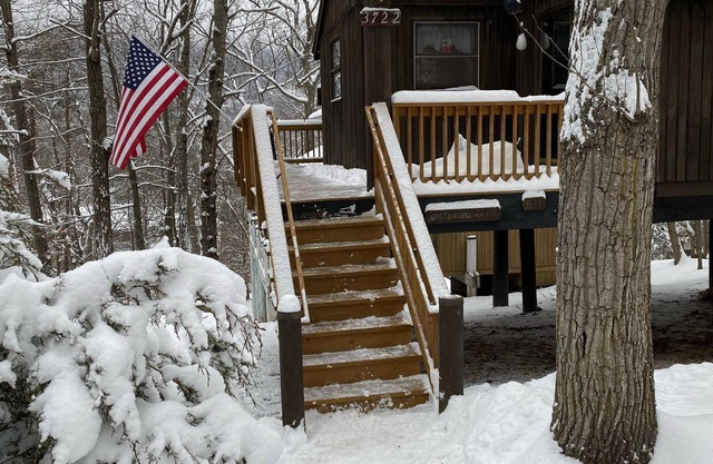 4 Seasons Mountain Chalet, Steps from the Tubing Park