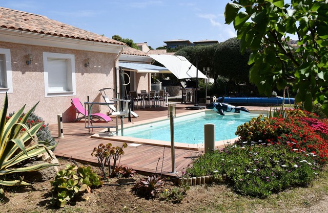 4* VILLA CASALECCIA SUITABLE FOR DISABLED PEOPLE WITH HEATED SWIMMING POOL