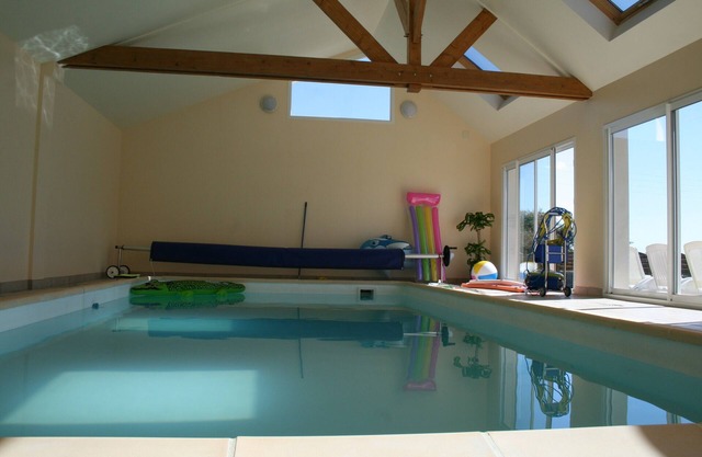 4 * villa indoor pool, billiards, baby, ping pong, tennis 100m