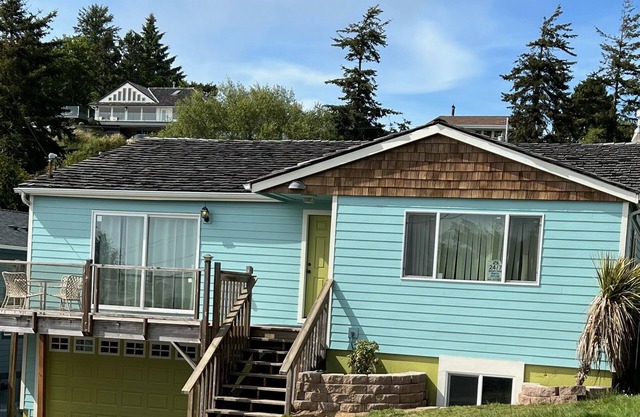 4000sqft: Pet-friendly/5 br/games/library/3 living rooms/3 bath/office