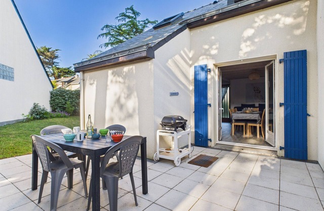 400m from the beach, garden, house for 5