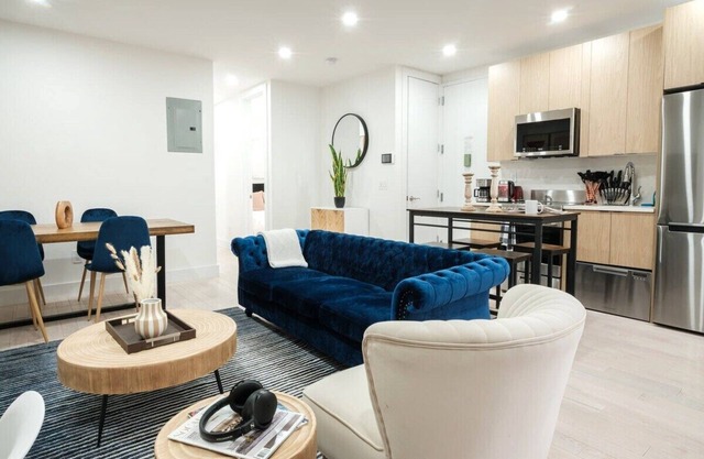 401-1 3BR/2Baths with Private Outdoors E.Village