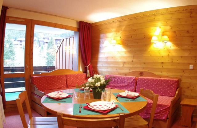 40m from ski slopes, floor -1, view resort, balcony, tv, ski locker, 42m², Valmorel