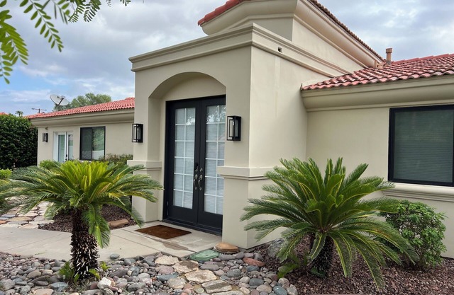 4BD #065771Private Oasis w/Stunning Kitchen Pool Spa. Near Old Town Golf Tennis