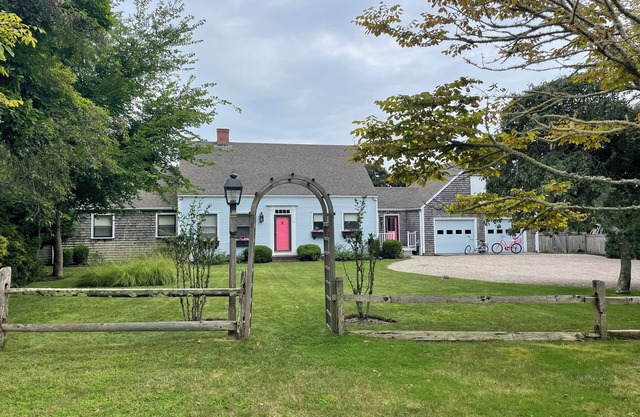 4bd3bth Lovely tranquil home, 1mile to town, private upscale area, open flrplan