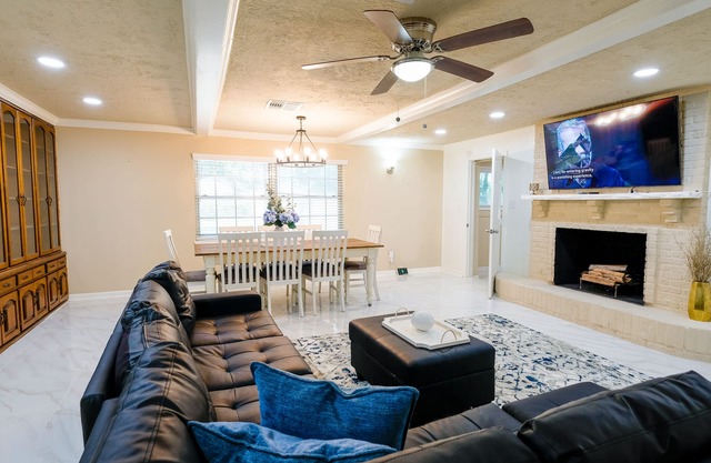 4Bdrm 2Bath 6Beds ❤ North Houston! Great House!