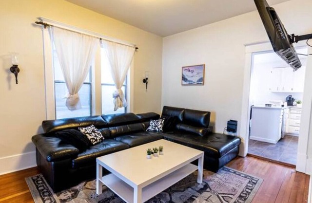 4Bdrm Character Home Downtown