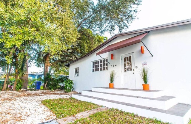 4Bed/2Bath Design-District Home W/Huge Patio & BBQ