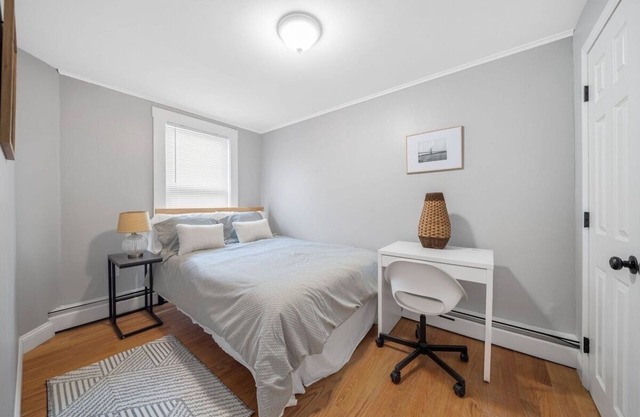 4BR/1BTH Easy Commute South Boston Apartment