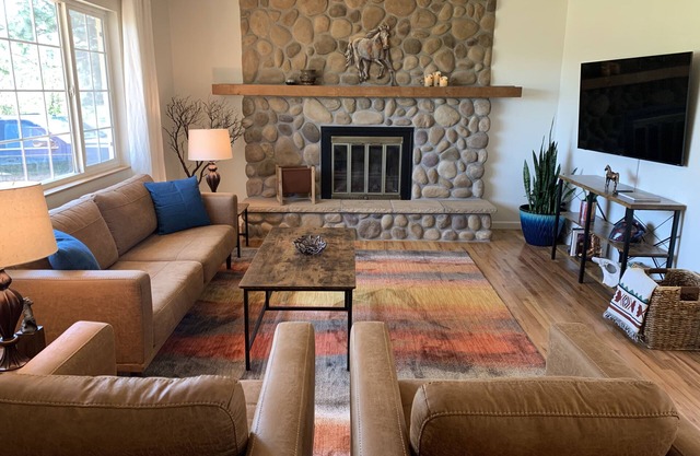 4BR/4Acre🌲Pine Ranch🌲Hot Tub🦌Fire Pit🦌Game Rm