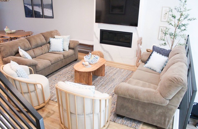 4BR Beach Condo I Heat & AC I Private Balconies I 2-car garage in the Village