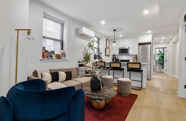 4BR Boston Home 5-minute walk to Subway