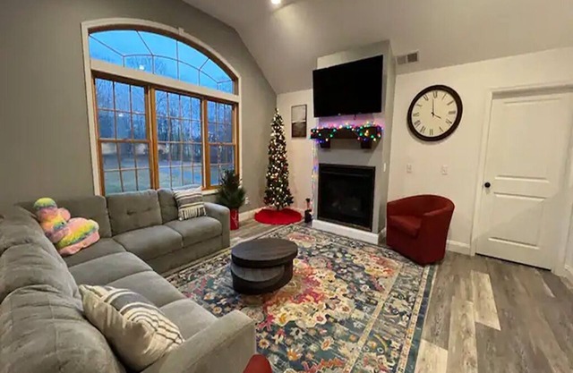 4BR Highland Home Hudson Valley Escape Near New Paltz, Views & Wedding Venues