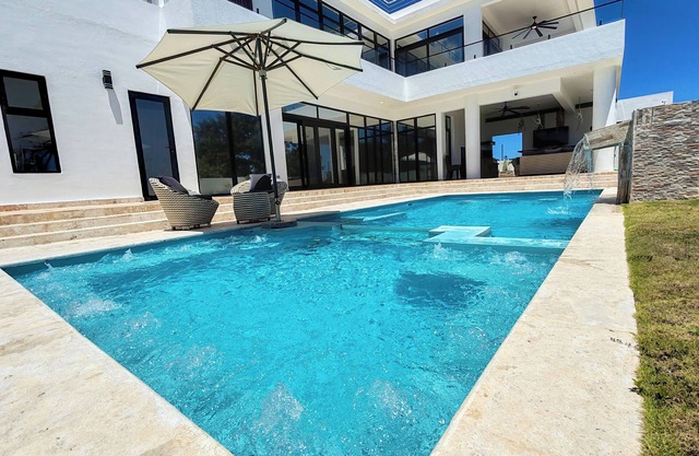 4BR Luxurious Private Villa Escape with Pool & Whirlpool + Bonus
