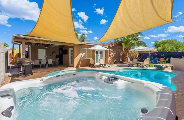 4BR Scottsdale Tempe Oasis! Heated Pool & Hot Tub!