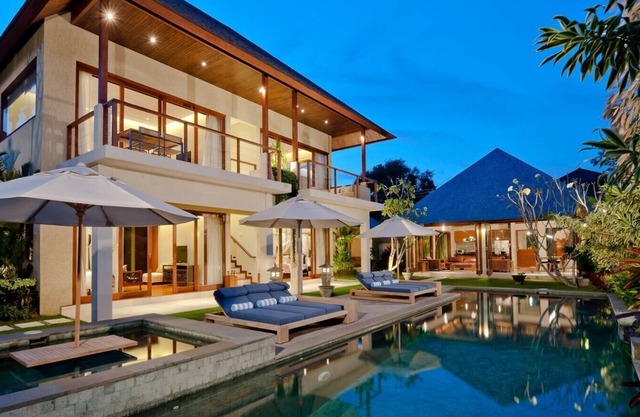 4BR VILLA SEMINYAK BALI NEAR BEACH
