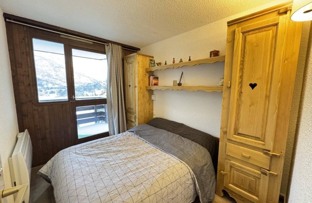 4th floor, view mountain, balcony, parking, tv, ski locker, 41m², Serre Chevalier