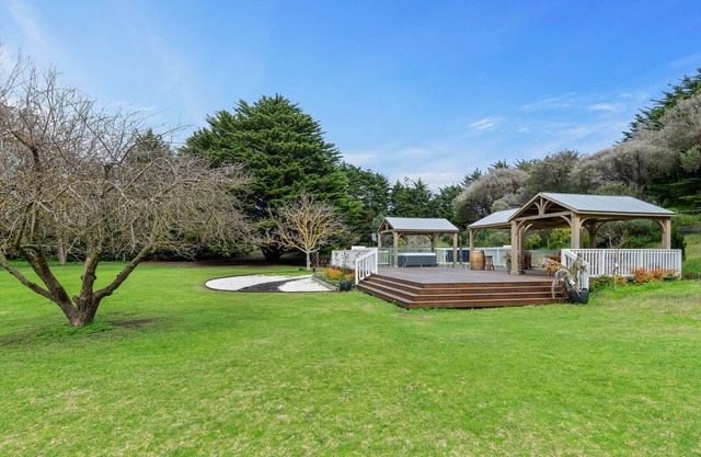 5 Acre Home at St Andrews Beach with Spa